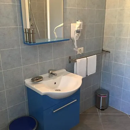 فندق مبيت وإفطار Aquarius 3*